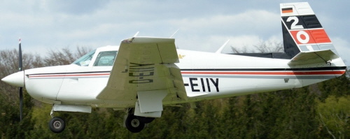 Die D-EIIY im Anflug